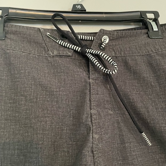 Volcom Boardshorts Swimsuit - Picture 5 of 5